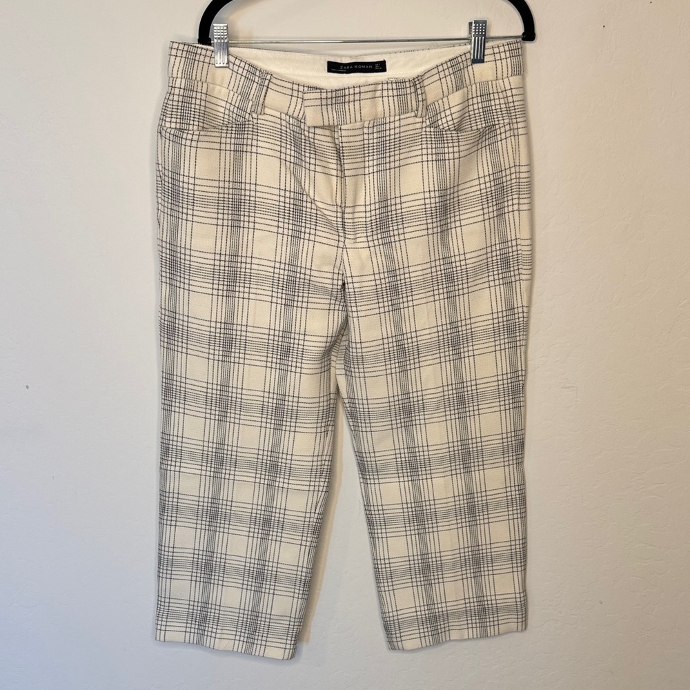 Zara Woman black and white checkered/plaid cropped trousers.